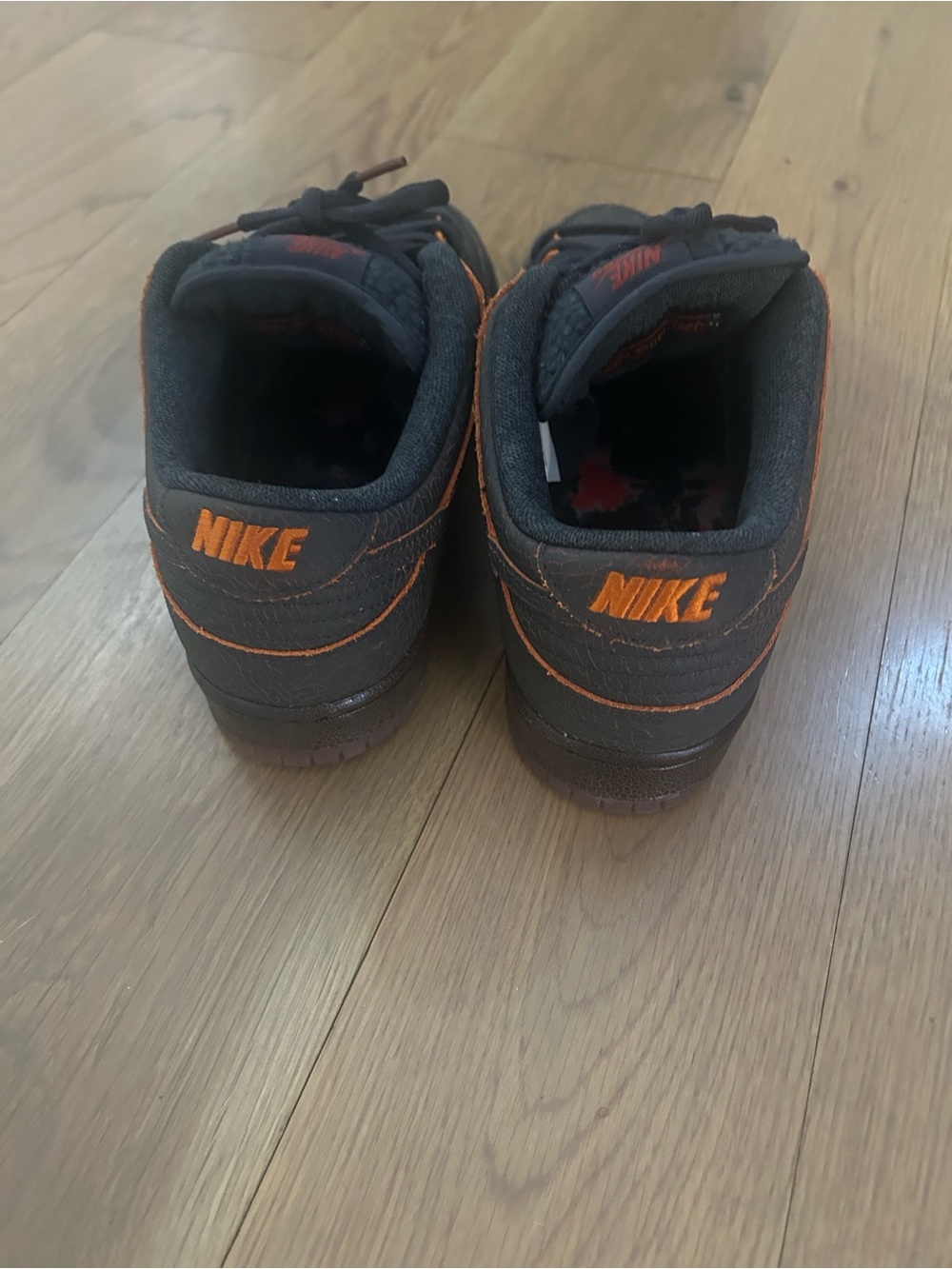 Nike SB Dunk Low Pro PRM Riot Skateshop Dark Smoke Gray Krampus Orange Size10.5 - Picture 3 of 16